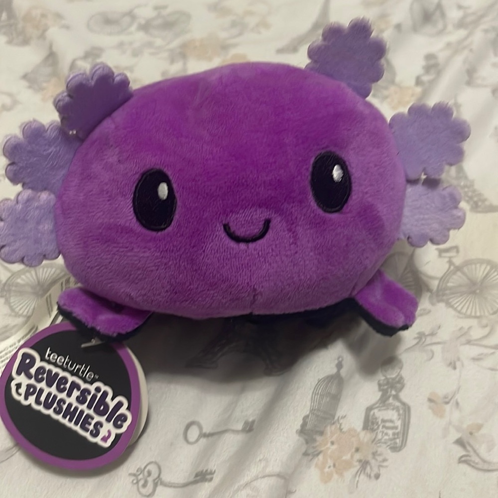 Teeturtle Reversible Plush Purple/Black Axolotl